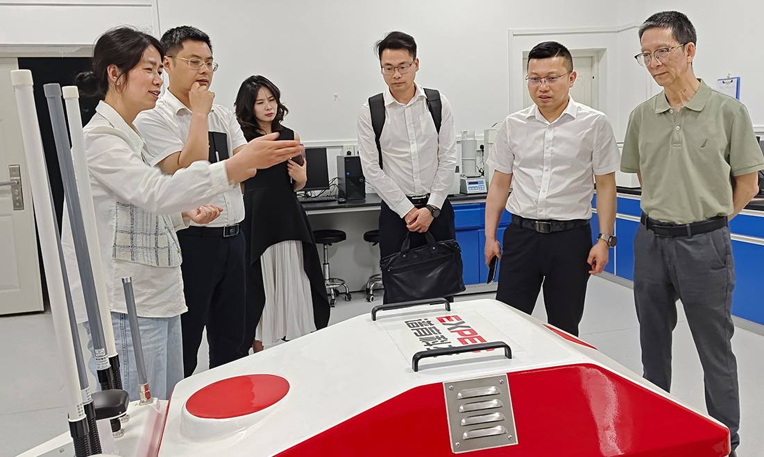 成都国化环保科技有限公司赴西华大学河湖中心调研交流