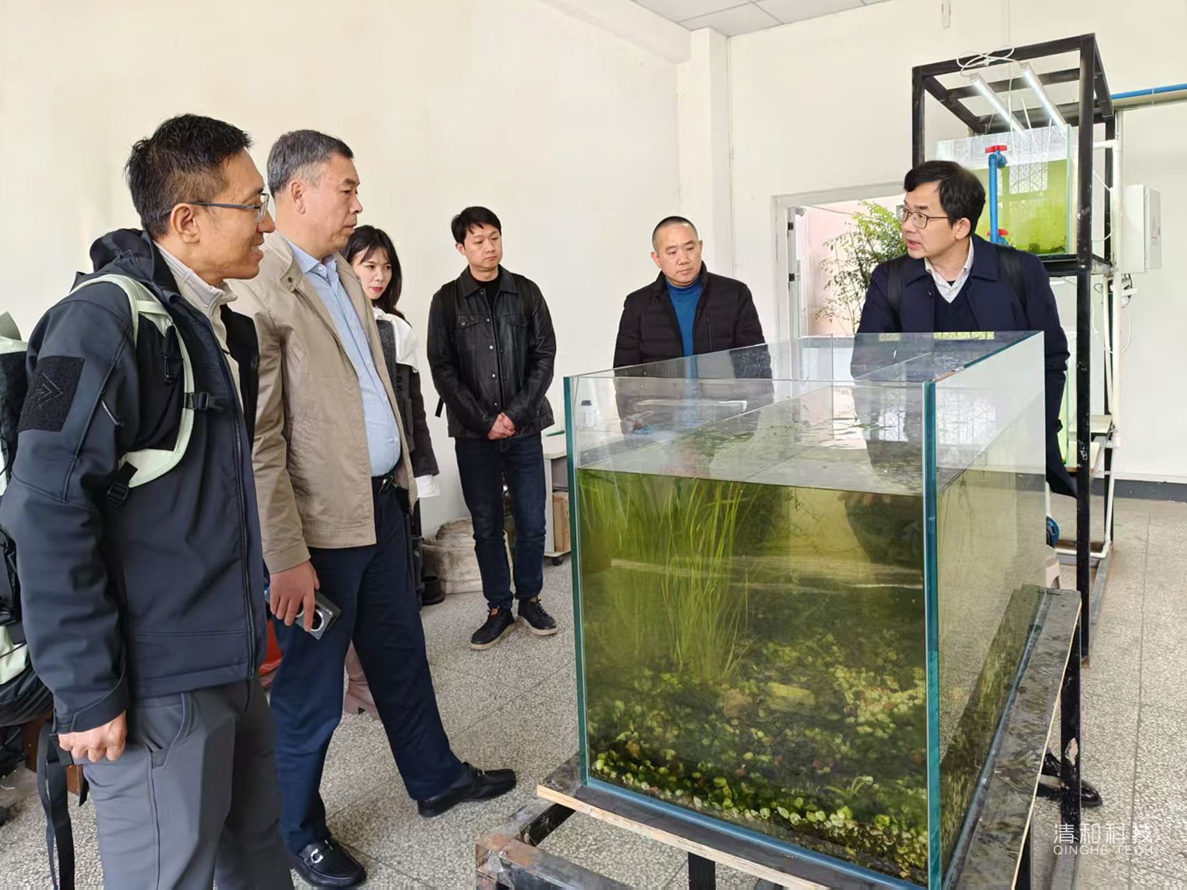 向文良教授介绍模拟城市三面光河道模型.jpg
